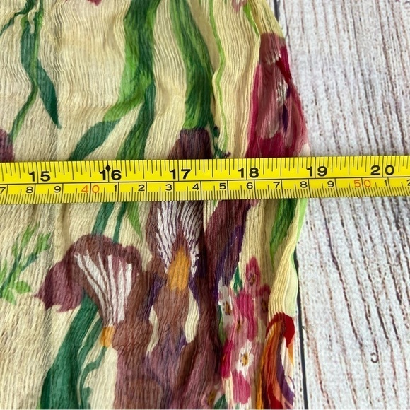 Tulip Wrap Floral Scarf - Picture 2 of 4